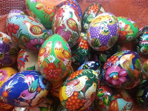 Uova di Pasqua: Decorated Easter Eggs of Italy